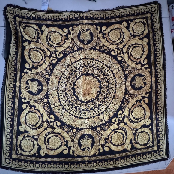 Versace beach cover-up excellent condition - Picture 2 of 5